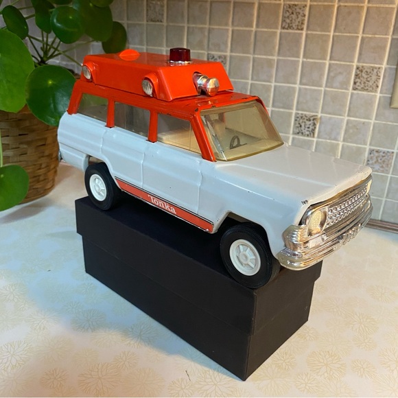 Tonka Vintage 70s toy Jeep Wagoneer rescue ambulance 9” - Picture 9 of 9